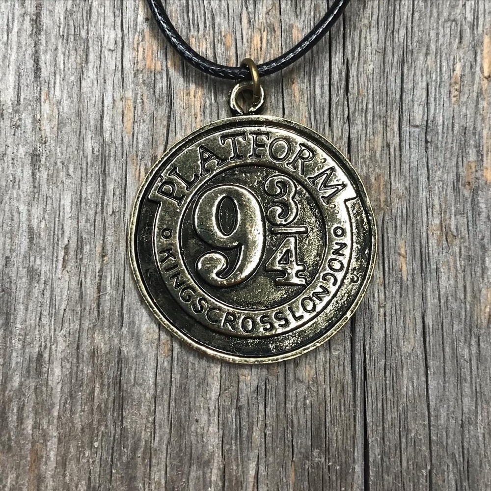 Harry Potter Platform 9 3/4 Gold Necklace - Picture 1 of 2